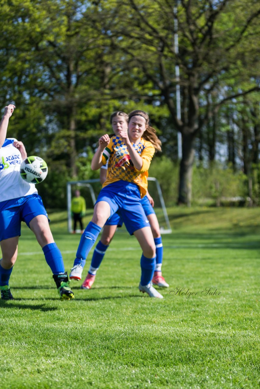 Bild 159 - B-Juniorinnen Bramstedter TS - SSV Hennstedt : Ergebnis: 3:7